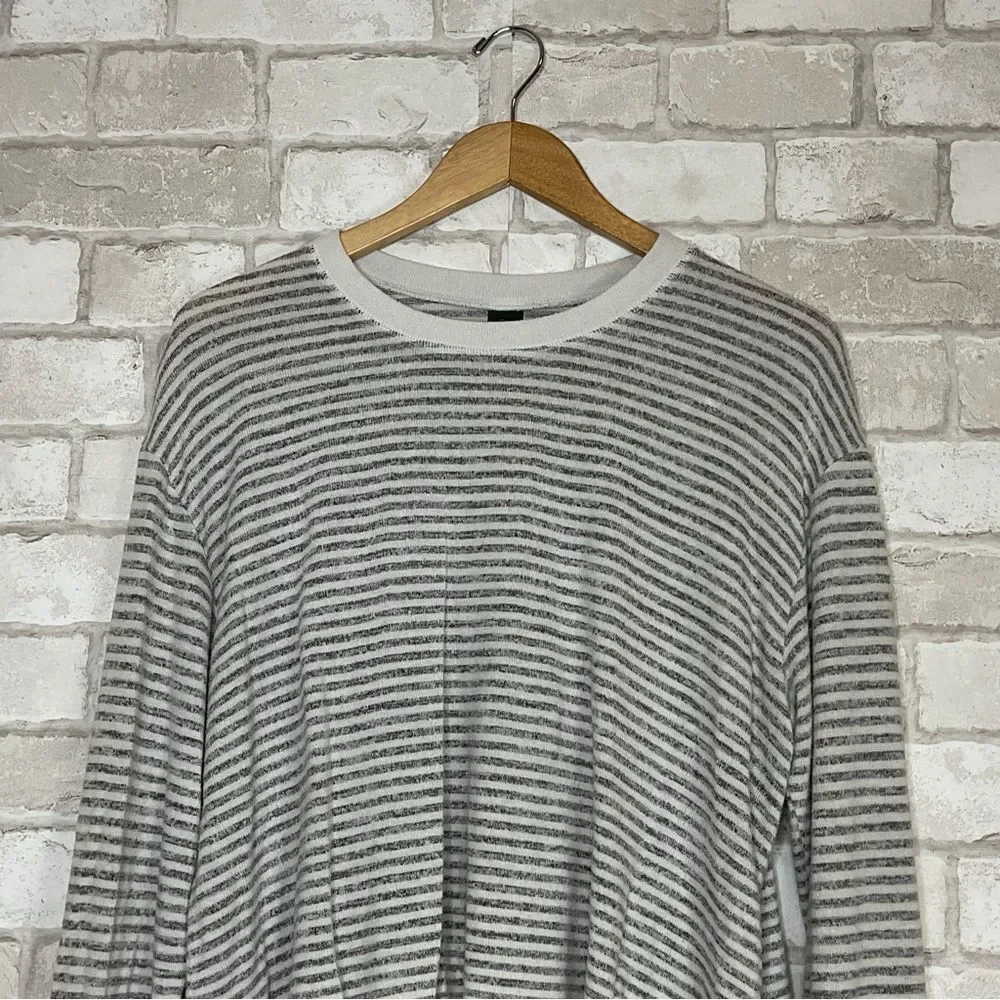 Wild Fable Gray & White Striped Long Sleeve Crop Top Size L